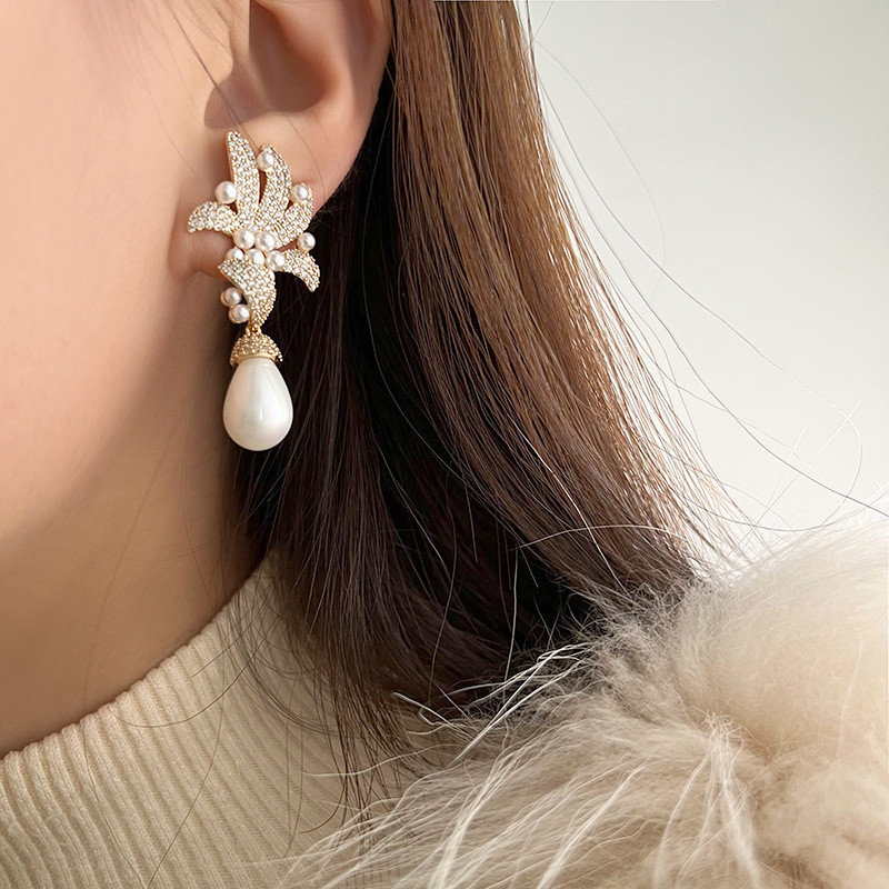 Bông tai tinh tế hình tua rua ngọc trai sang trọng Zircon mới
