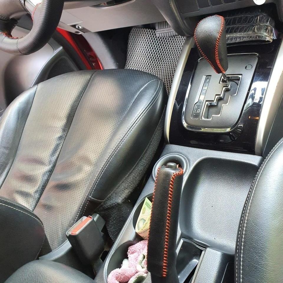 Bọc da cần số phanh tay xe Mitsubishi mirage, attrage, triton, outlander số tự động da bò thật khâu thủ công