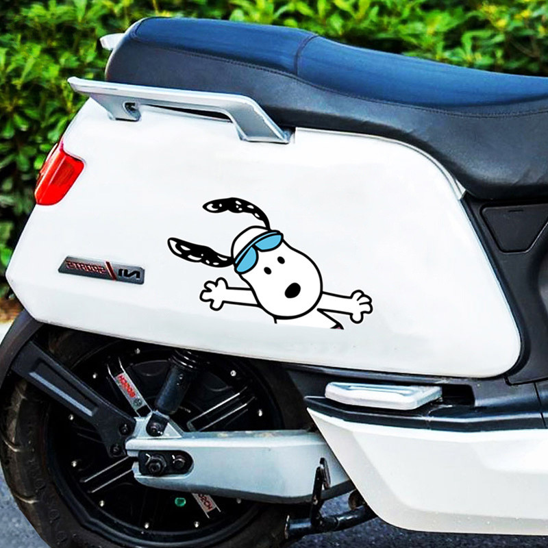Xe Hoạt Hình Anime Dán Snoopy Xe Hơi Dễ Thương Xe Điện Xe Trang Trí Xe Máy Dán
