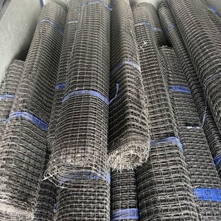 Hàng loại 1: cao 1,5m dài 50m ô 3x4cm. Dùng làm chuồng gà. Hàng rào nặng 12kg làm hàng rào, làm chuồ