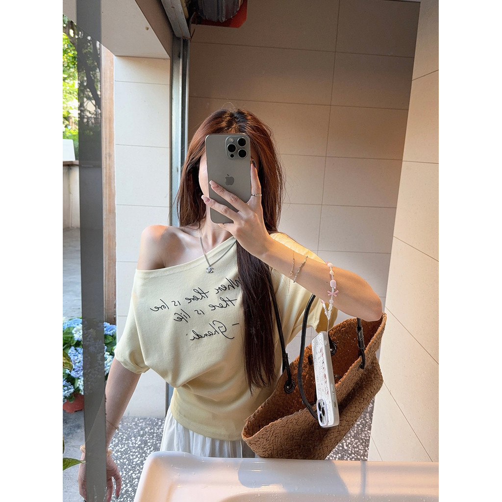 Áo thun trễ vai nữ mới mùa hè Áo thun ngắn tay đơn giản thông thường 250714