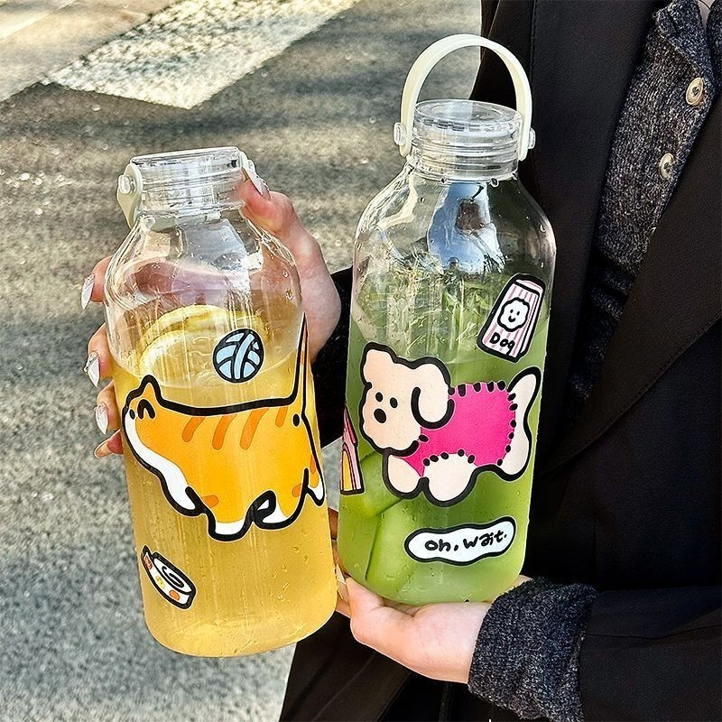 Bình Nước Nhựa Trong Suốt Cỡ Lớn 1200ml Có Nắp Chống Tràn Kèm Sticker Dễ Thương