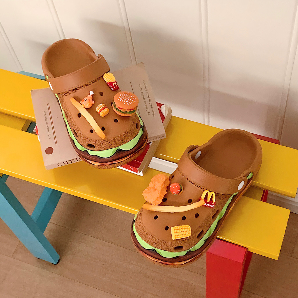 Thích hợp cho Crocs Bánh mì kẹp thịt ba chiều Giày khoai tây chiên Pháp Phụ kiện giày tự làm có lỗ có thể tháo rời Khóa giày trái tim cô gái Đồ trang trí vui nhộn Giày giác quan cao cấp Hoa Busch Khóa giày Zhibixing ins Giày hoa