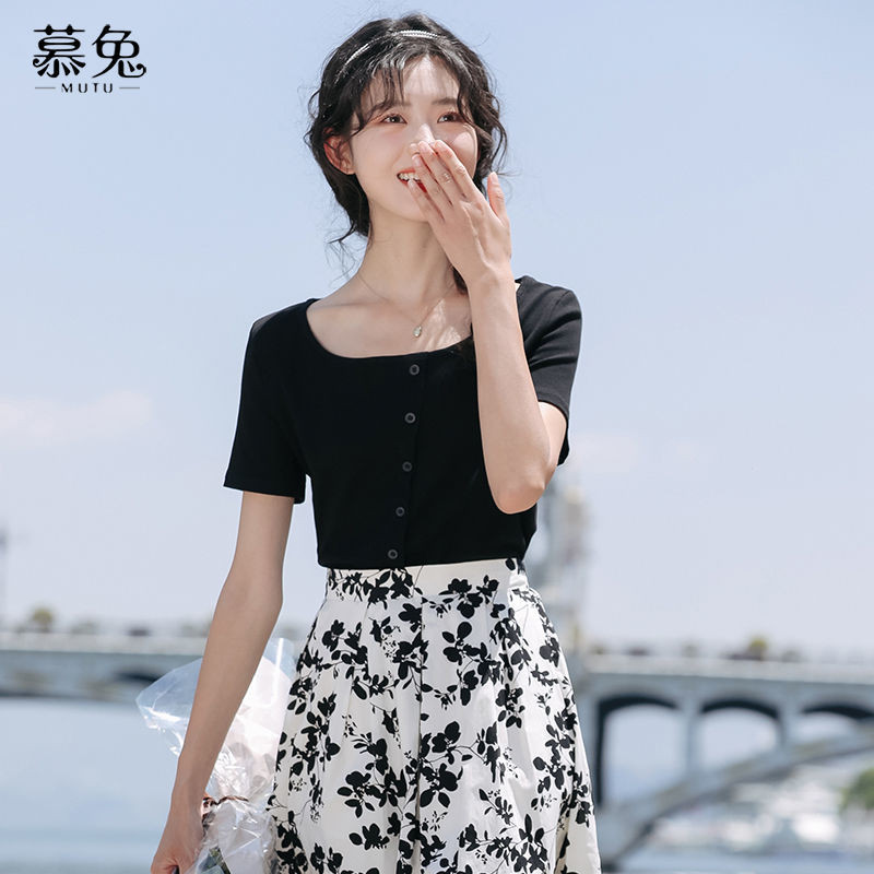 Mutu ins Áo thun cổ tròn tay ngắn nữ, thiết kế slim-fit cho vẻ ngoài gọn gàng, phù hợp mùa hè 2025