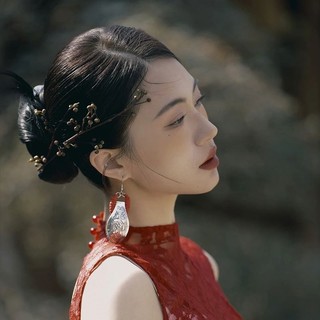 Đôi bông tai dân tộc sang trọng, cá tính nổi bật, phù hợp với váy cưới cô dâu