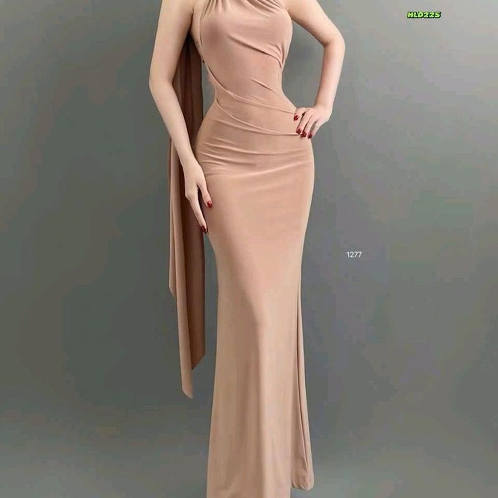 "Đầm body dài hở lưng dây quấn cổ thanh lịch, chất thun là đồng co giãn, hoàn hảo cho tiệc và dạo phố."