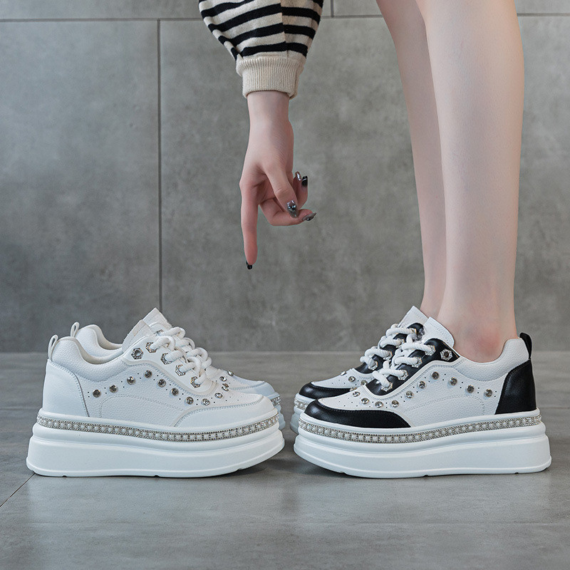 Chính Hãng Da Đế Dày Bên Trong Tăng Chiều Cao Giày Trắng Nữ Slip-On Mùa Hè 2025 Phong Cách Mới Nhẹ Phù Hợp Với Giày Nhỏ