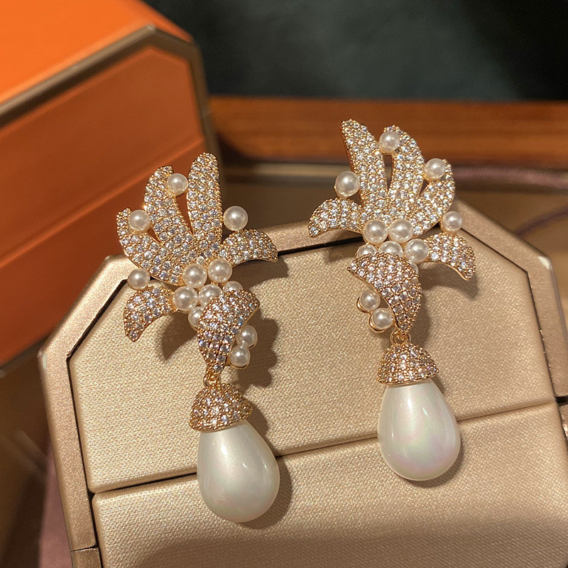 Bông tai tinh tế hình tua rua ngọc trai sang trọng Zircon mới