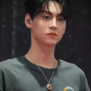 Vòng cổ hoa hướng dương bạc thiết kế độc đáo từ Tian Xunning
