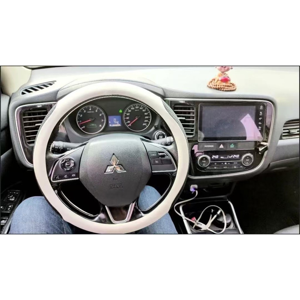 Bọc Vô Lăng Mitsubishi Xpander Xforce Triton Attrage Outlander Pajero Lancer Bọc Vô Lăng ô tô lộn da thật Tay lái ô tô Tay lái bằng da Tay lái bằng sợi carbon Tay lái ô tô Phụ tùng ô tô Nội thất ô tô