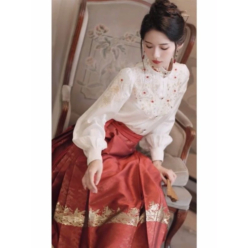 Phong cách dân tộc Hán Quần áo Trung Quốc Đính hôn Bánh mì nướng Váy mặt ngựa màu đỏ Bộ đồ nữ