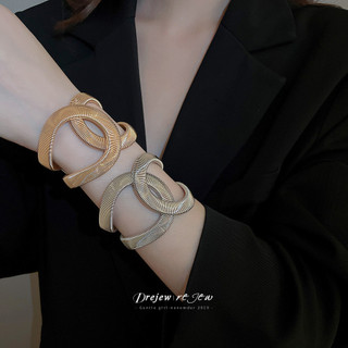 Vòng tay quấn xoắn họa tiết kim loại, phong cách châu Âu và Mỹ, phù hợp cho nàng cá tính trendy