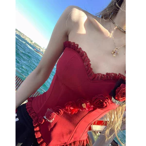 Crop-top nữ đỏ phong cách đường phố, làm từ ren xương cá cao cấp