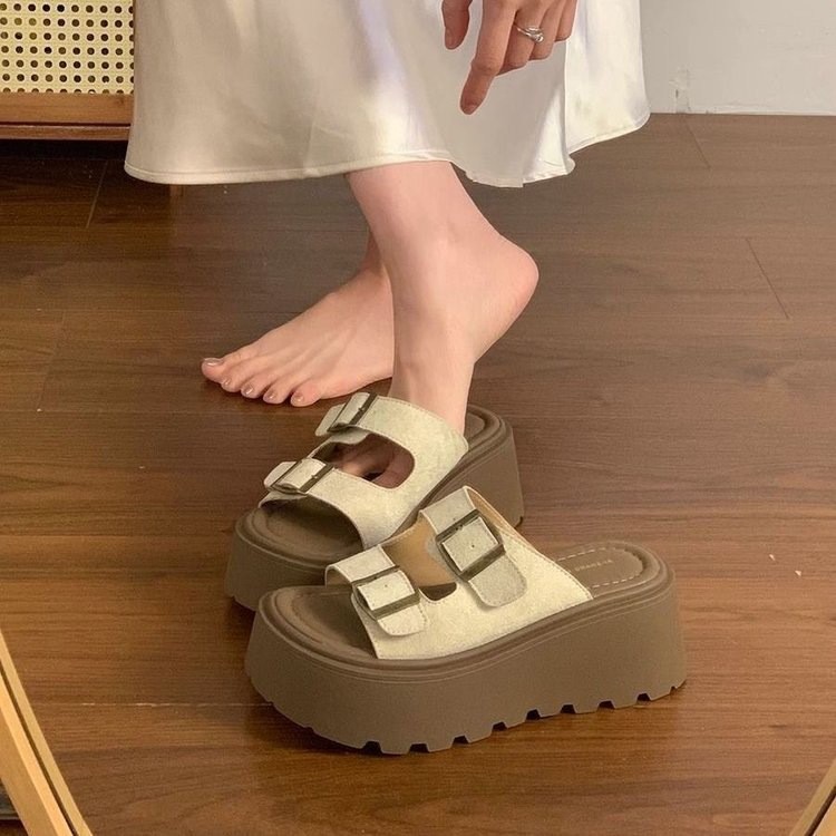 🔥Còn hàng🔥Dép nữ đế cao 7CM Đáy dày răng chống trượt da chất lượng cao thiết kế khóa（size35-40）
