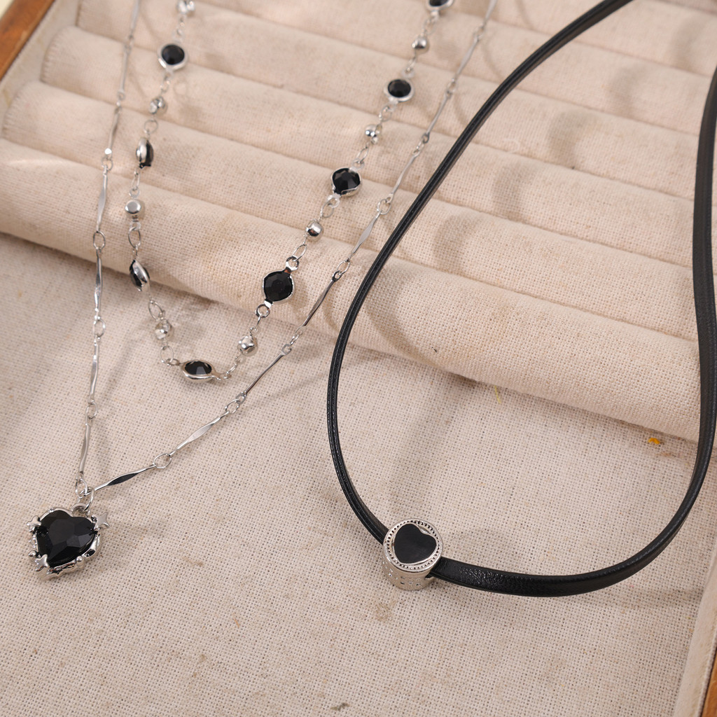Mặt Dây Chuyền Choker Y2K Mát Đen Trái Tim, Phù Hợp Cho Nữ Thích Style Rock và Trang Điểm