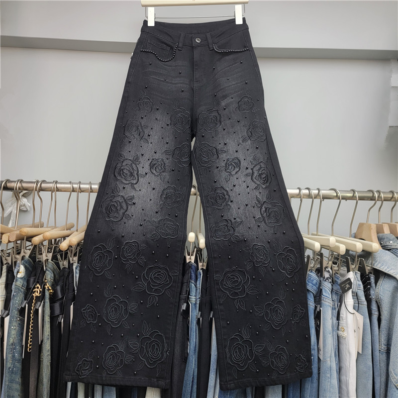Quần denim nữ đính hạt thêu cao cấp, slim fit, xu hướng mới nhất 2025