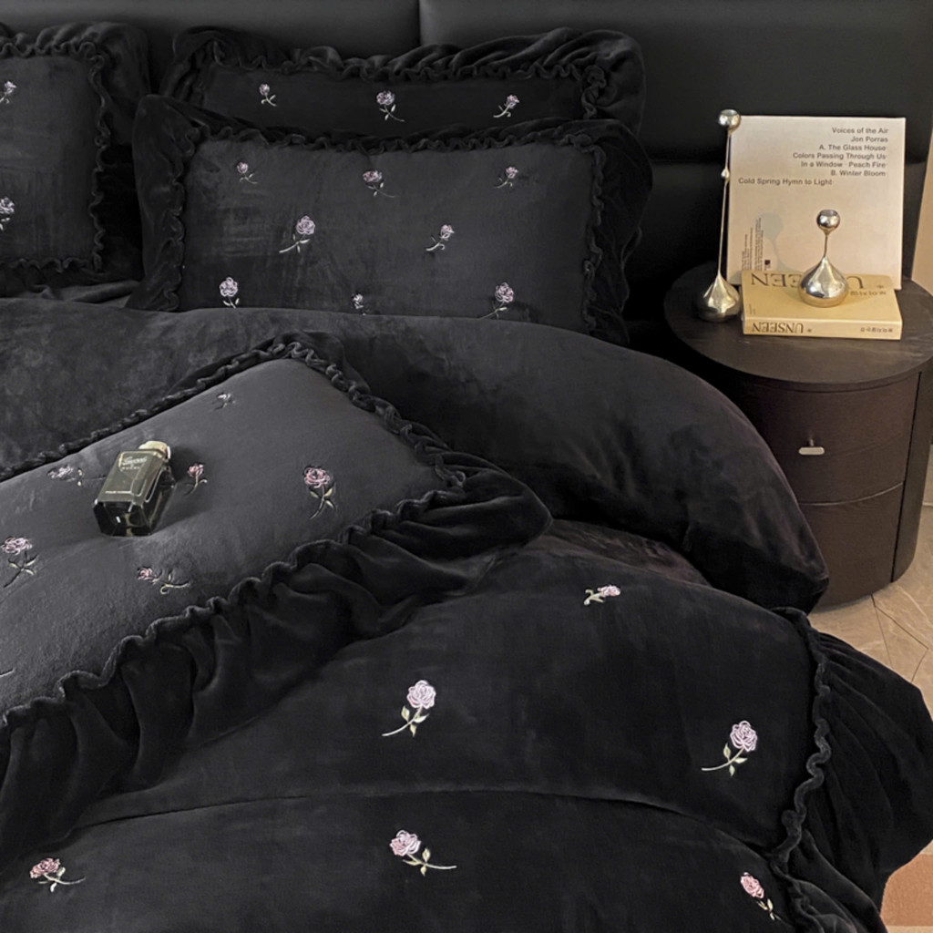 (SGN149)Bộ Chăn Ga Gối Chất Liệu Nỉ Nhung Mềm Mại Thêu Họa Tiết Hoa Hồng - MemMinbedding Luxury