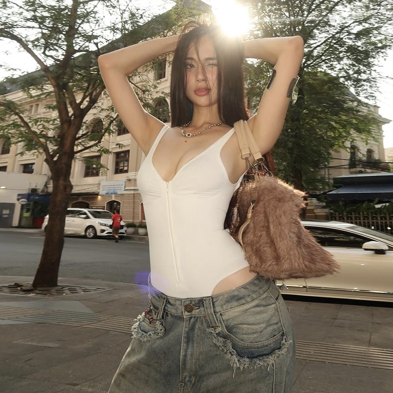 Quần Skinny Sling Body Off Vai Chiết Eo Không Đều - Phong Cách Mỹ Thanh Lịch và Gợi Cảm