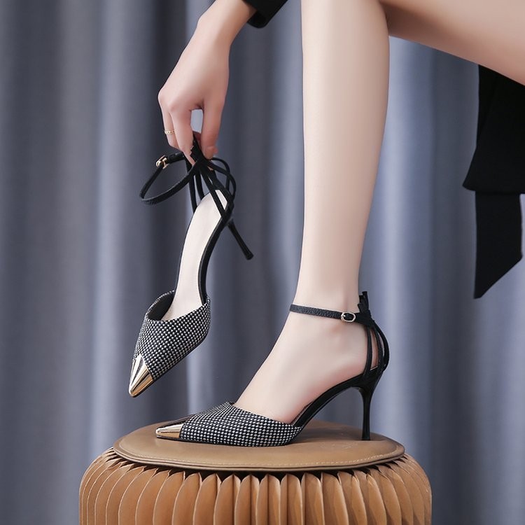 ✨Giày Gót Pháp Đen Tính Khí Mũi Sandal Mùa Hè 2024 Mũi Nhọn Mũi Nhọn Mỏng Hơn Nhìn Lưu Lượng 25.7.29