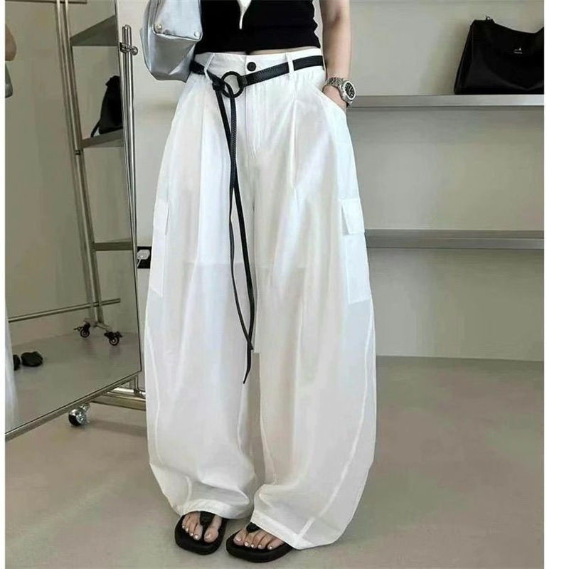 Phụ kiện thắt lưng mỏng phù hợp với phong cách cơ bản