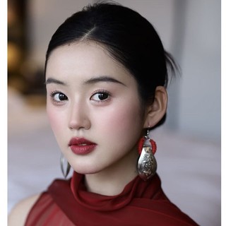 Đôi bông tai dân tộc sang trọng, cá tính nổi bật, phù hợp với váy cưới cô dâu