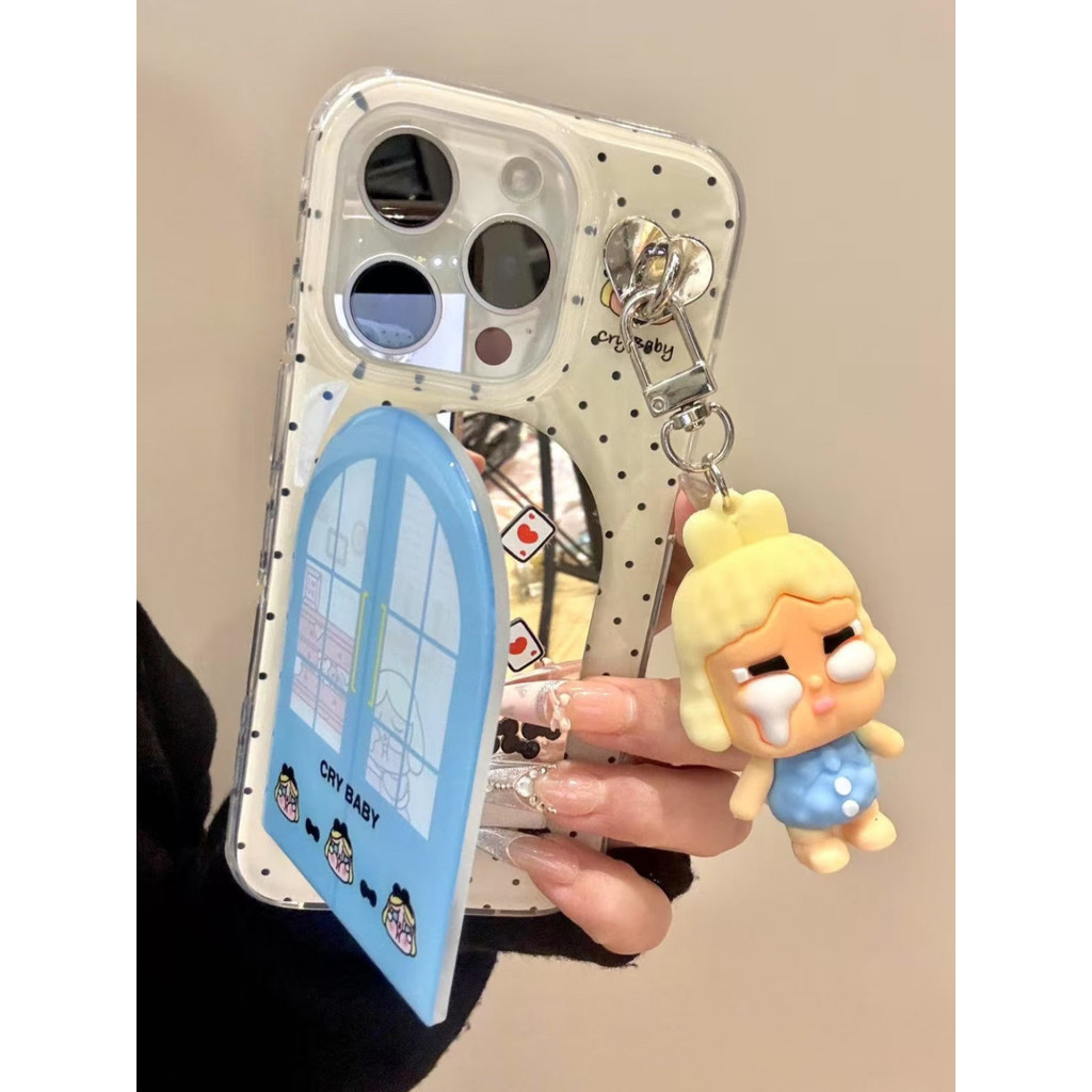 ✨Spot】[Búp bê Mặt dây Búp bê khóc+Giá đỡ gương+Vỏ điện thoại] ốp lưng Iphone16 Promax/15 Pro/14 Plus