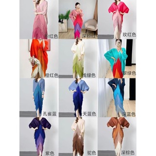 Đầm Miyake cổ chữ V tay búp bê, thiết kế xếp ly lớn, phù hợp tập luyện và thời trang hàng ngày, thanh lịch