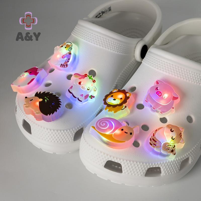 A & Y LED Ánh Sáng Động Vật Giày Quyến Rũ Hamster Màu Hồng Lợn Trang Trí Giày Chân Nữ Quà Tặng Chó Chim Cánh Cụt Clog Phụ Kiện.