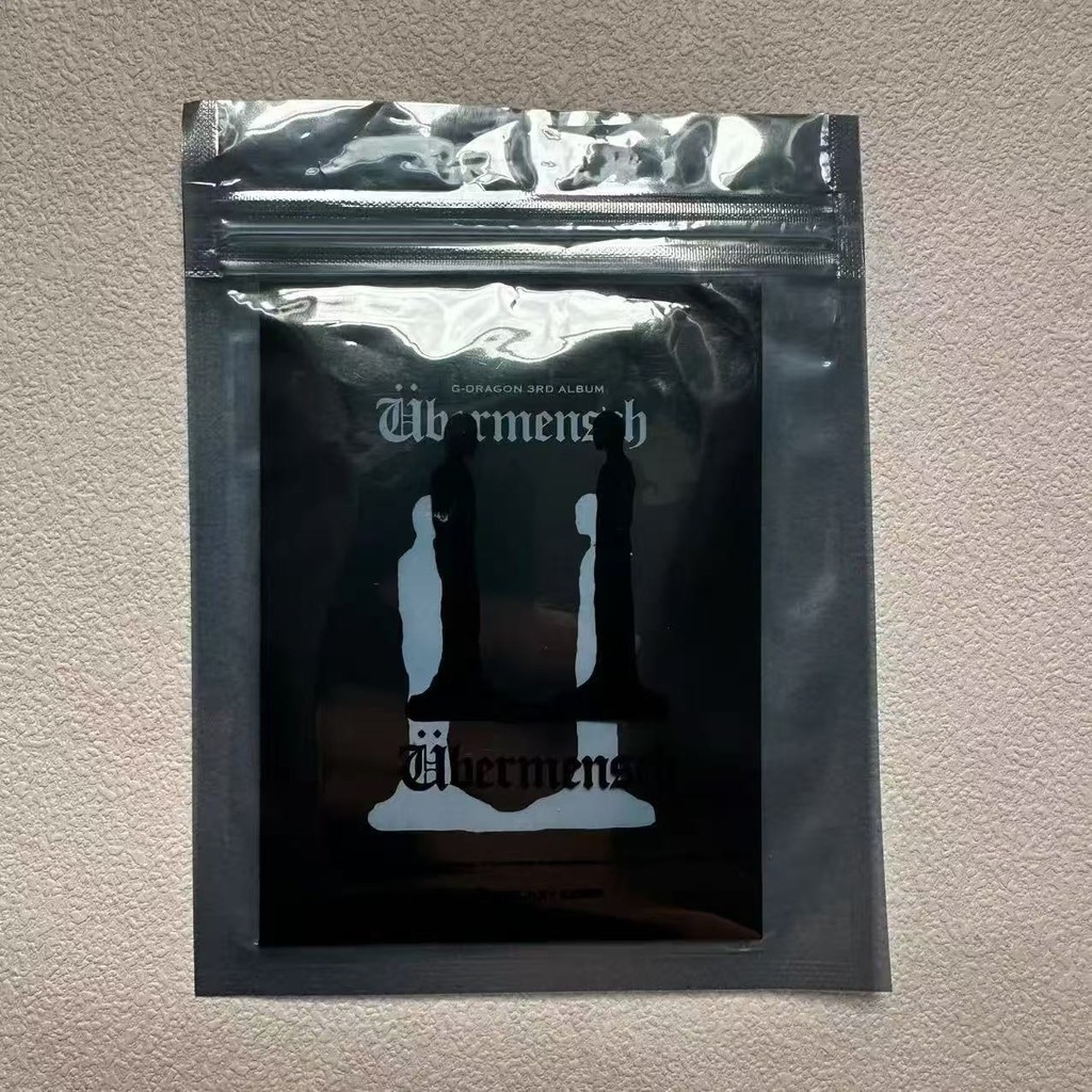 Bộ Photocard triển lãm Album thứ 3 của G-Dragon Übermensch