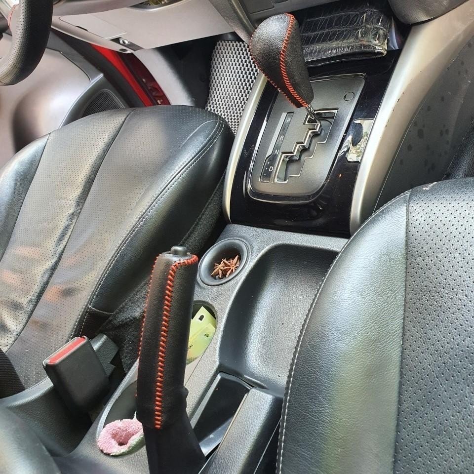Bọc da cần số phanh tay xe Mitsubishi mirage, attrage, triton, outlander số tự động da bò thật khâu thủ công