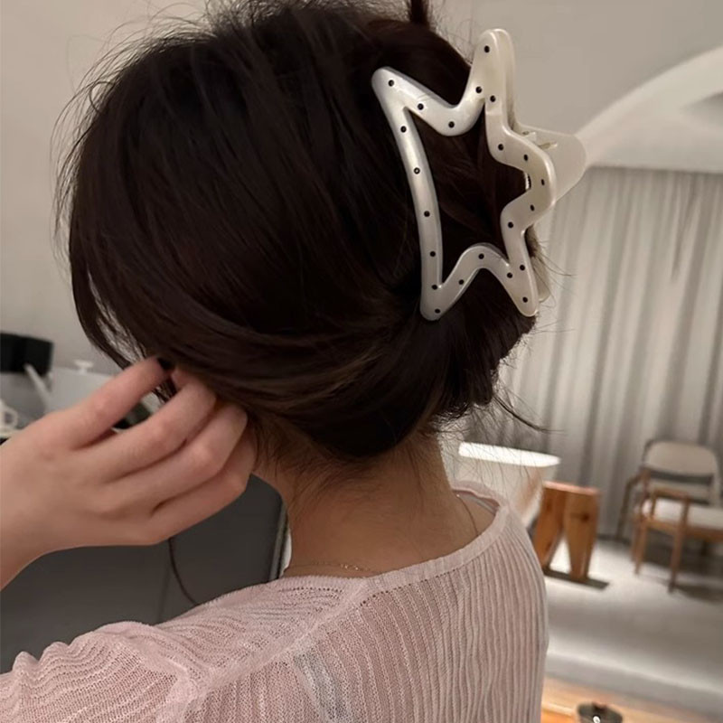 Kẹp vuốt tóc chấm bi đơn giản, kẹp cá mập cỡ lớn ngọt ngào.