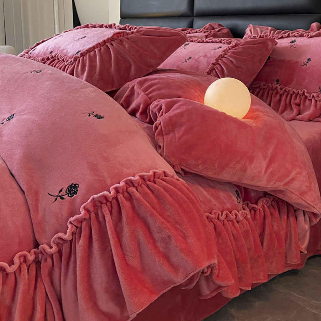 (SGN149)Bộ Chăn Ga Gối Chất Liệu Nỉ Nhung Mềm Mại Thêu Họa Tiết Hoa Hồng - MemMinbedding Luxury