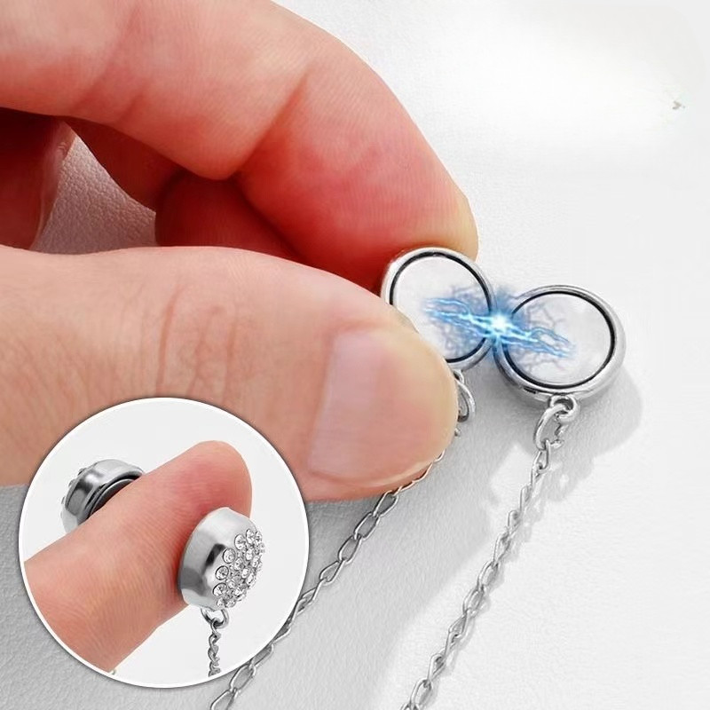 Mới Zircon Cỏ Ba Lá Bốn Lá Có Dây Xích Nam Châm Khóa Tay Cuộn Còng Fixer Chống Trơn Trượt Dây Xích Tay Điều Chỉnh