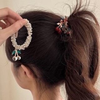 Dây buộc tóc và mặt dây chuyền hoa anh đào với họa tiết kim cương giả - Xu hướng thời trang Hàn Quốc