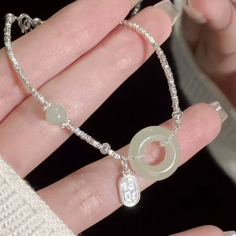 Vòng tay khóa an toàn bằng bạc với cườm trắng và xanh lá cây - Quà tặng đẹp từ Trung Quốc