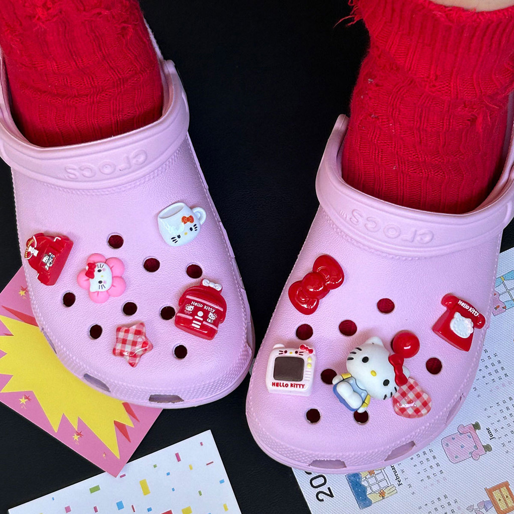 Phụ Kiện Giày Lỗ Hoạt Hình Dễ Thương Millennium HelloKitty HelloKitty Giày Cảm Giác Cao Cấp Hoa Thích Ứng Với Crocs Lỗ Khóa Giày Busch Khóa Giày Zhibixing Khóa Giày Có Thể Tháo Rời Khóa Giày ins Giày Hoa