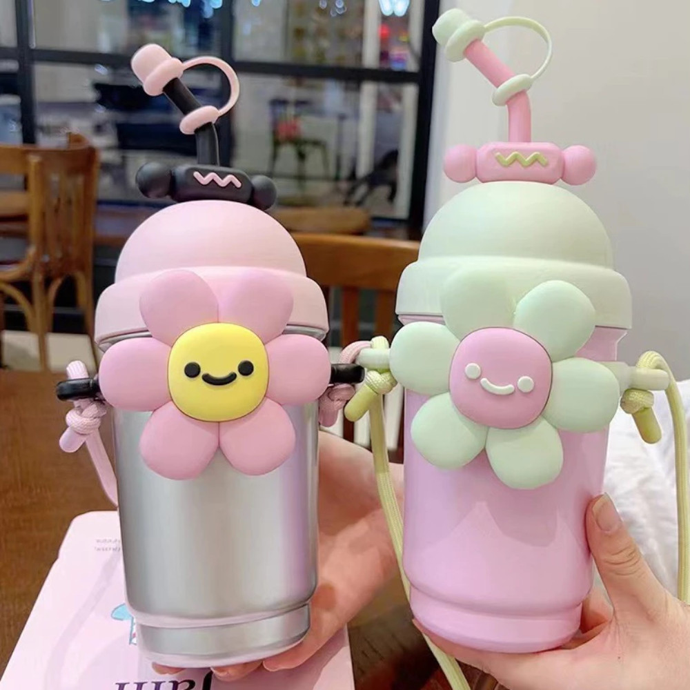 Bình Nước Giữ Nhiệt 700ML Bông Hoa Cúc Chất Liệu Inox 316 Cao Cấp Có Ống Hút + Quai Đeo + Sticker DINOHOME
