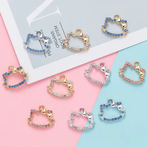 10pcs / lô Hợp Kim Kẽm Đính Kim Cương Dễ Thương Vui Vẻ Hello Kitty Đầu Mặt Dây Chuyền Khung Ảnh Trang Trí Vòng Tay Bông Tai Mặt Dây Chuyền Tự Làm Phụ Kiện Trang Sức