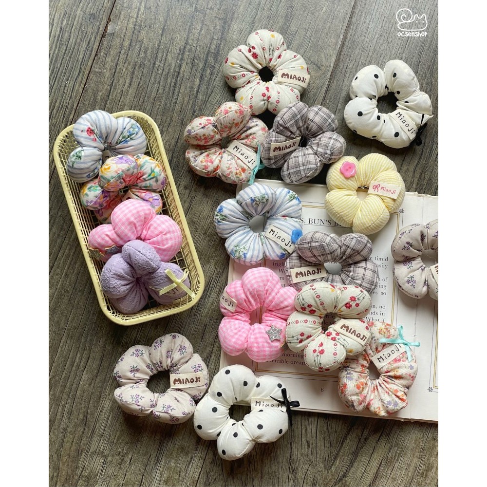 Scrunchie hoa bông phồng họa tiết