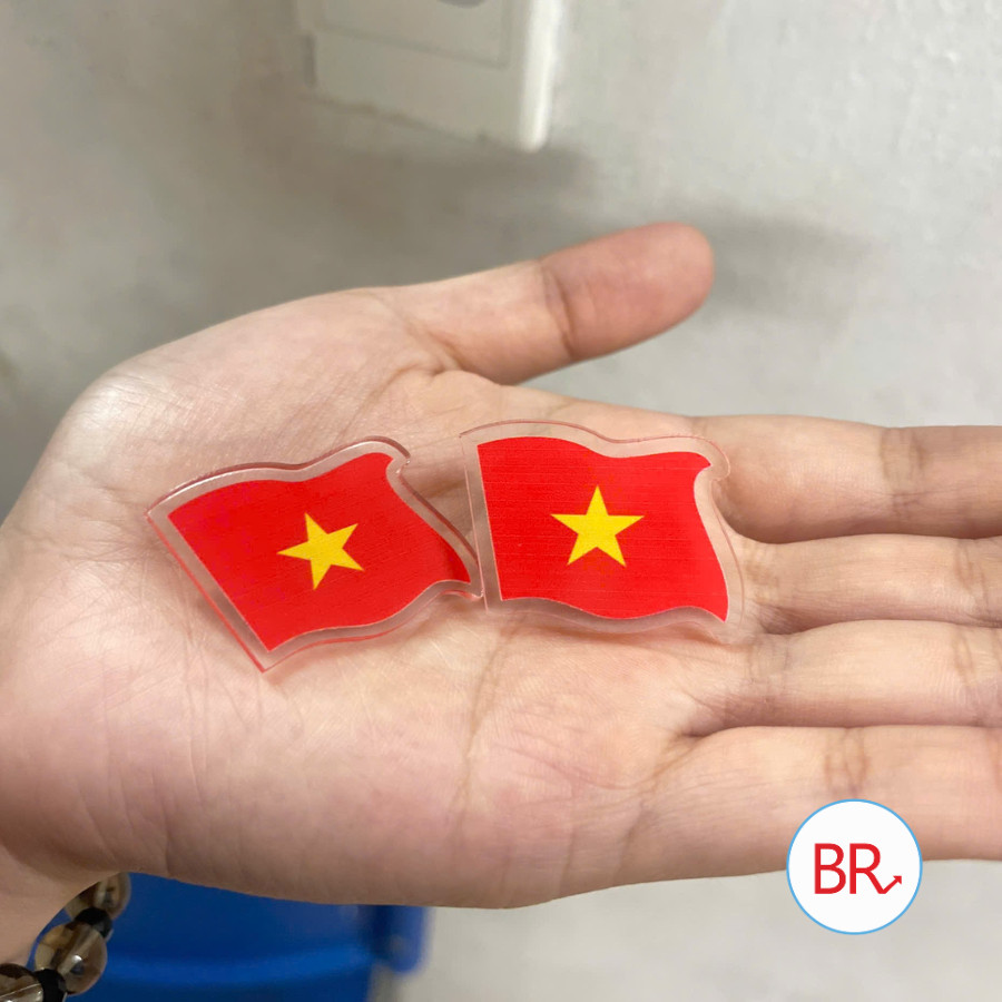 Pin cài áo lá cờ Việt Nam- Cài áo học sinh, mũ, balo cờ đỏ sao vàng, quà lưu niệm yêu nước Việt Nam ngày 2/9