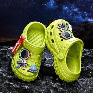 Giày Lỗ Bé Trai Mùa Hè Phong Cách Mới Vừa Lớn Trẻ Em Bé Trai Bé Gái Dép Bé Trong Nhà Chống Trơn Trượt Dép Trẻ Em