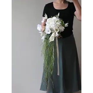 Bó hoa mô phỏng thác nước tắng xanh  cao cấp, chụp ảnh cưới phong cách trẻ trung, xinh xắn CEVERIA