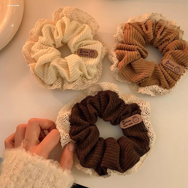 Dây Cột Tóc Scrunchies Nhung Đính Tag Gấu Viền Ren Xinh Xắn Phong Cách Hàn Quốc Phụ Kiện Tóc Nữ