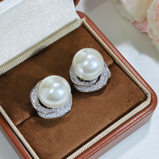 Trang sức thời trang châu Âu và Mỹ với kim cương, ngọc trai và hoa