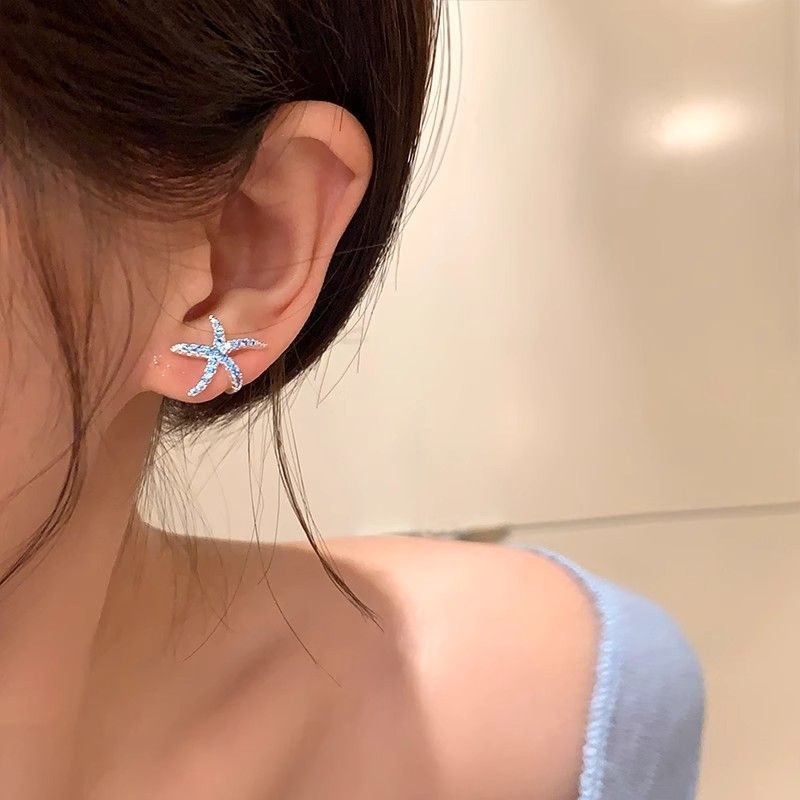 Bông tai sao biển xanh mùa hè