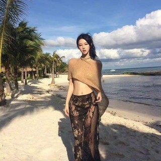 Bộ một mảnh phong cách châu Âu - Mỹ, phù hợp đi biển nghỉ mát mùa hè, kèm theo khăn choàng rỗng chống nắng.