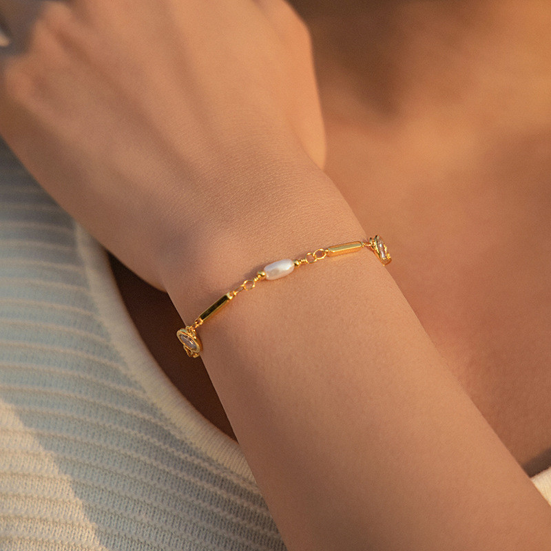 Vòng tay ngọc trai mạ vàng, zircon - Trang sức nữ tinh tế và thanh lịch