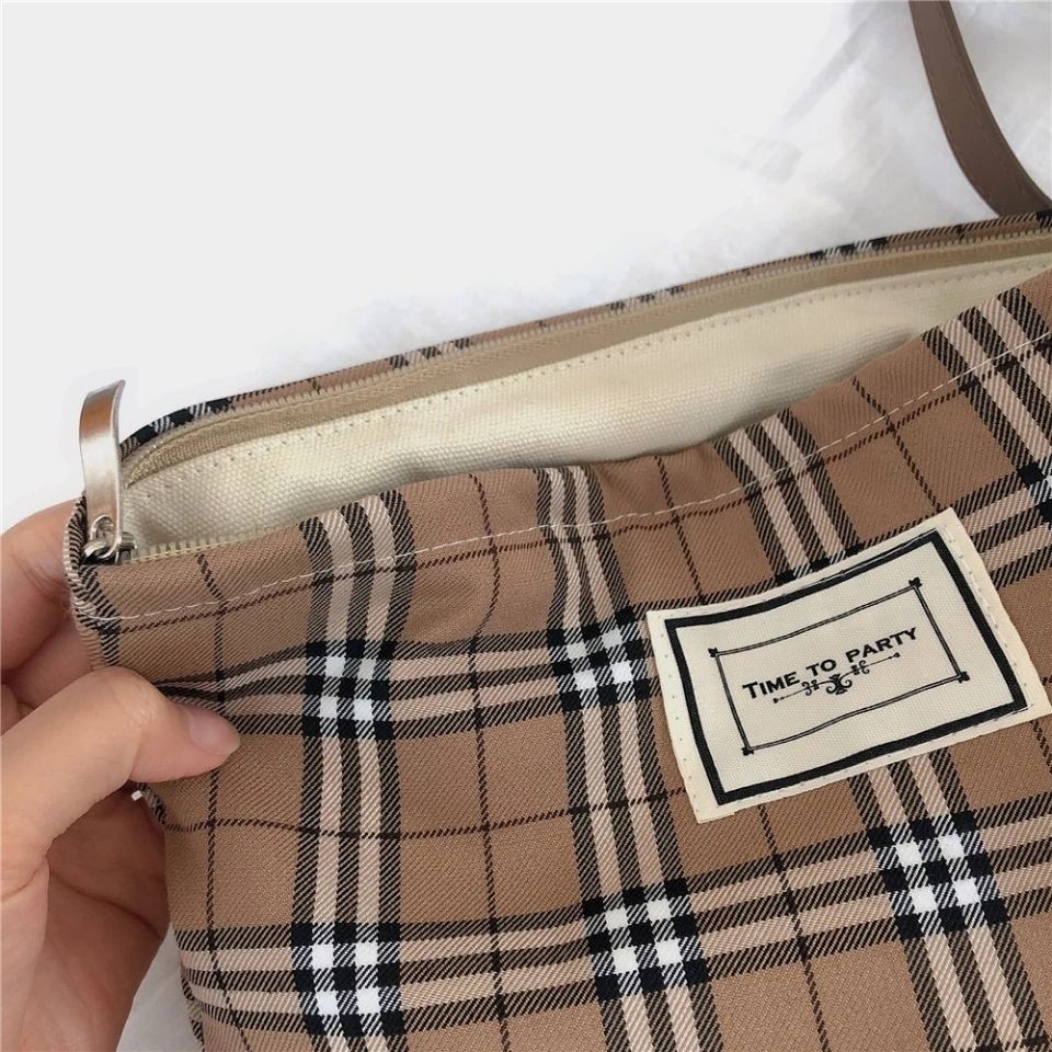 💦[Tỷ lệ đánh giá tốt 99%] Dòng màu cà phê cổ điển Túi xách lưới văn học đựng mỹ phẩm Túi vải B4ET