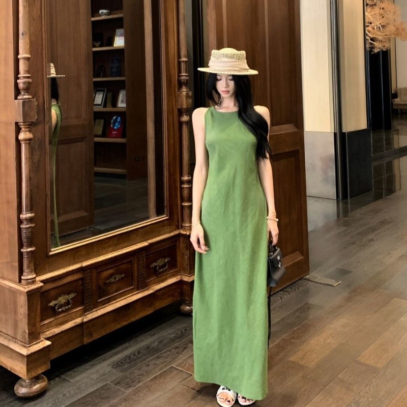 Áo vest nữ retro xanh, váy dài eo ôm, phong cách nghỉ dưỡng mùa hè sang trọng