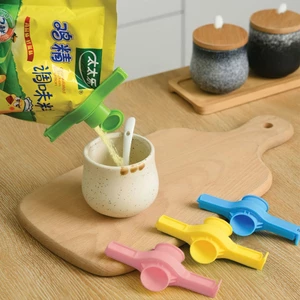 Bộ 5 Kẹp Miệng Túi Bảo Quản Thực Phẩm CÓ NẮP MỞ RÓT tiện lợi FE123